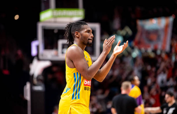 貌和场上执 貌和场上执